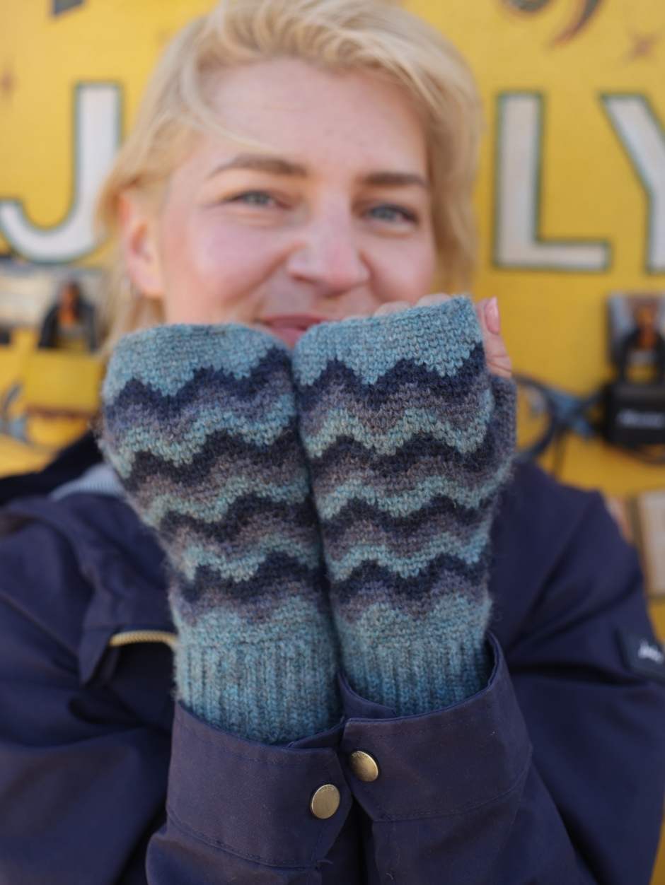 Brixham Mitts Kit by Fay Dashper-Hughes (Annual Five)