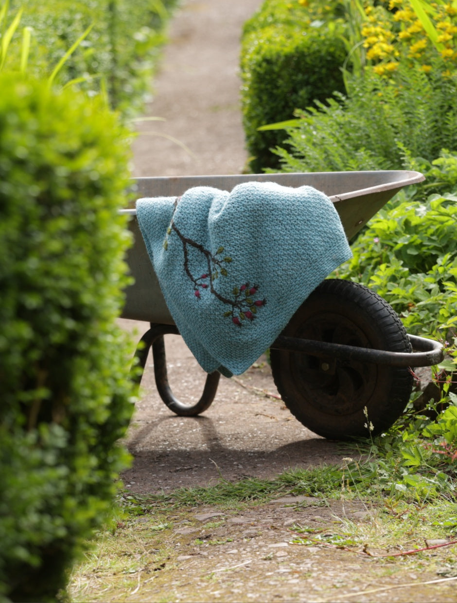 Rambling Rose Blanket Kit by Fay Dashper-Hughes (Annual Four)