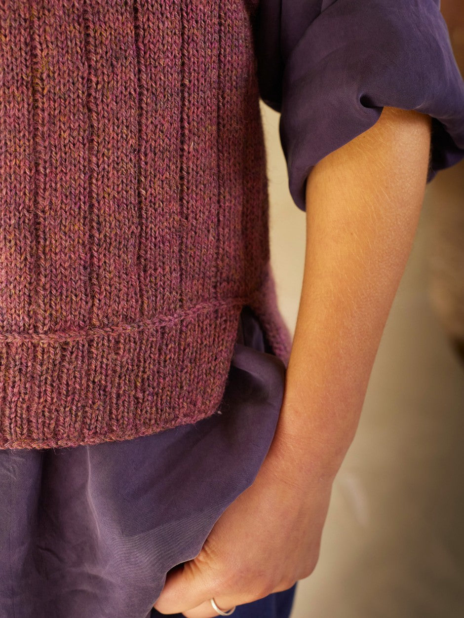 ベスト/ジレ TAN PAINTED YARN VEST red/perple Cassidy Wool Vest in Dusty Pink