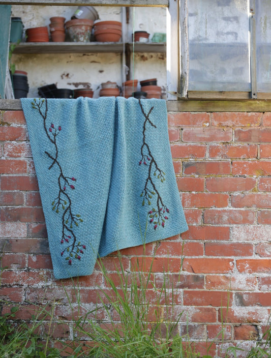 Rambling Rose Blanket Kit by Fay Dashper-Hughes (Annual Four)