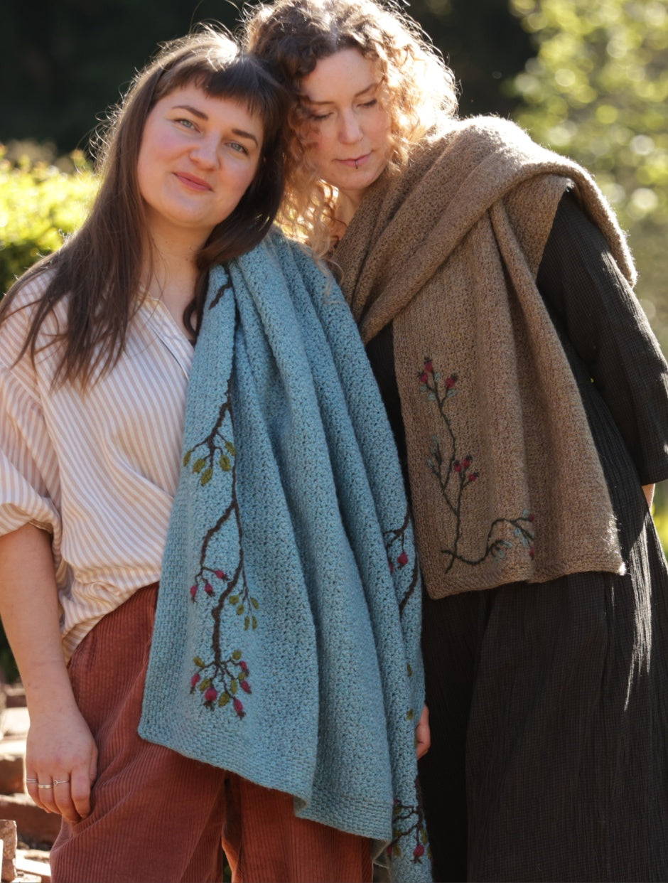 Rambling Rose Blanket Kit by Fay Dashper-Hughes (Annual Four)