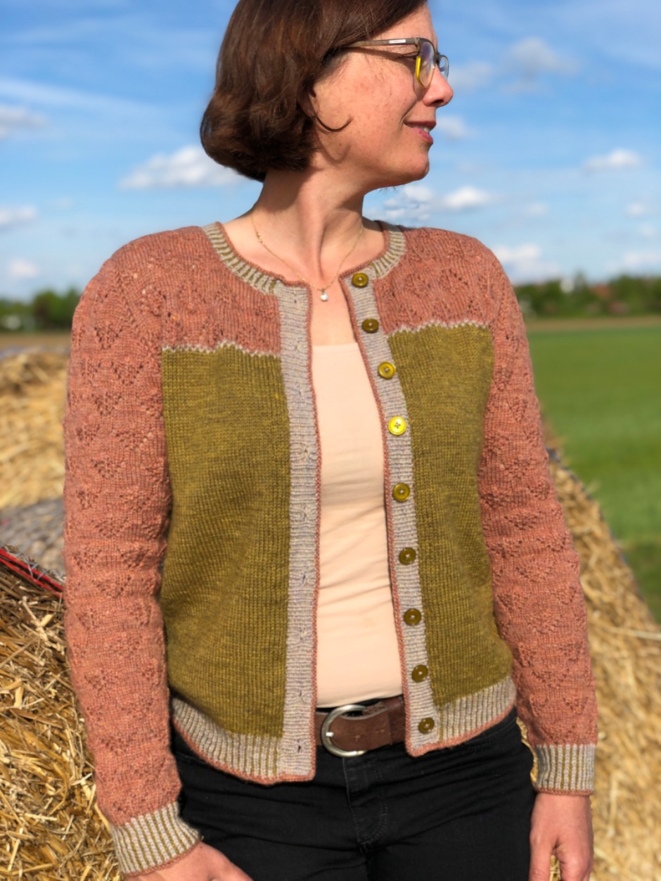 Frieda Cardigan - by Astrid Tueting