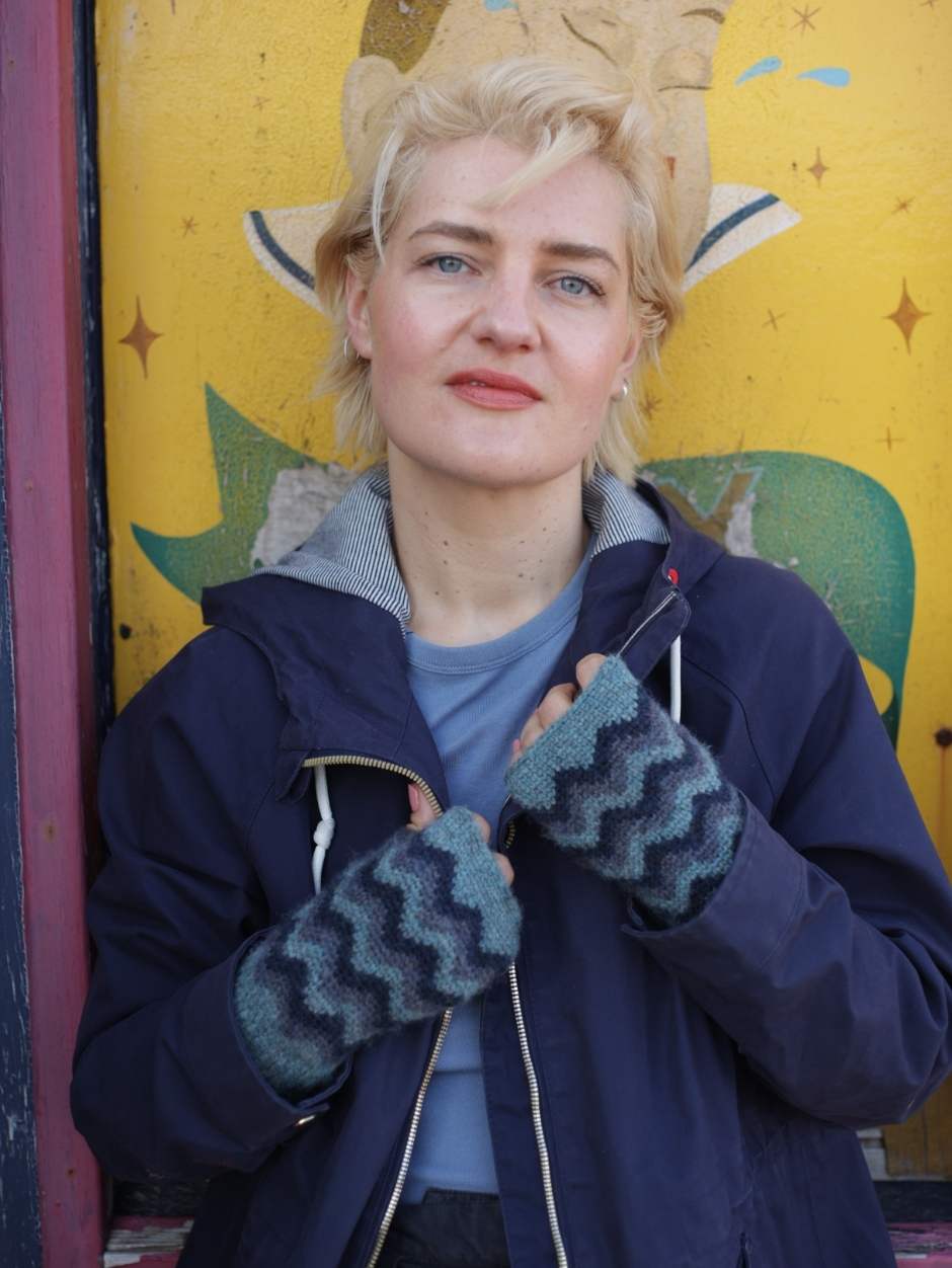 Brixham Mitts Kit by Fay Dashper-Hughes (Annual Five)