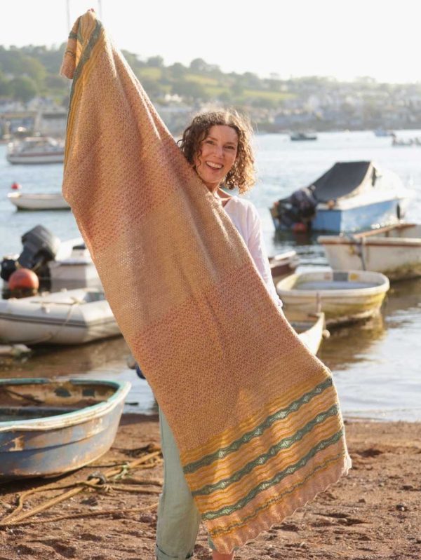 Prestwick Pebble Wrap Kit by Lola Johnson (Annual Five)